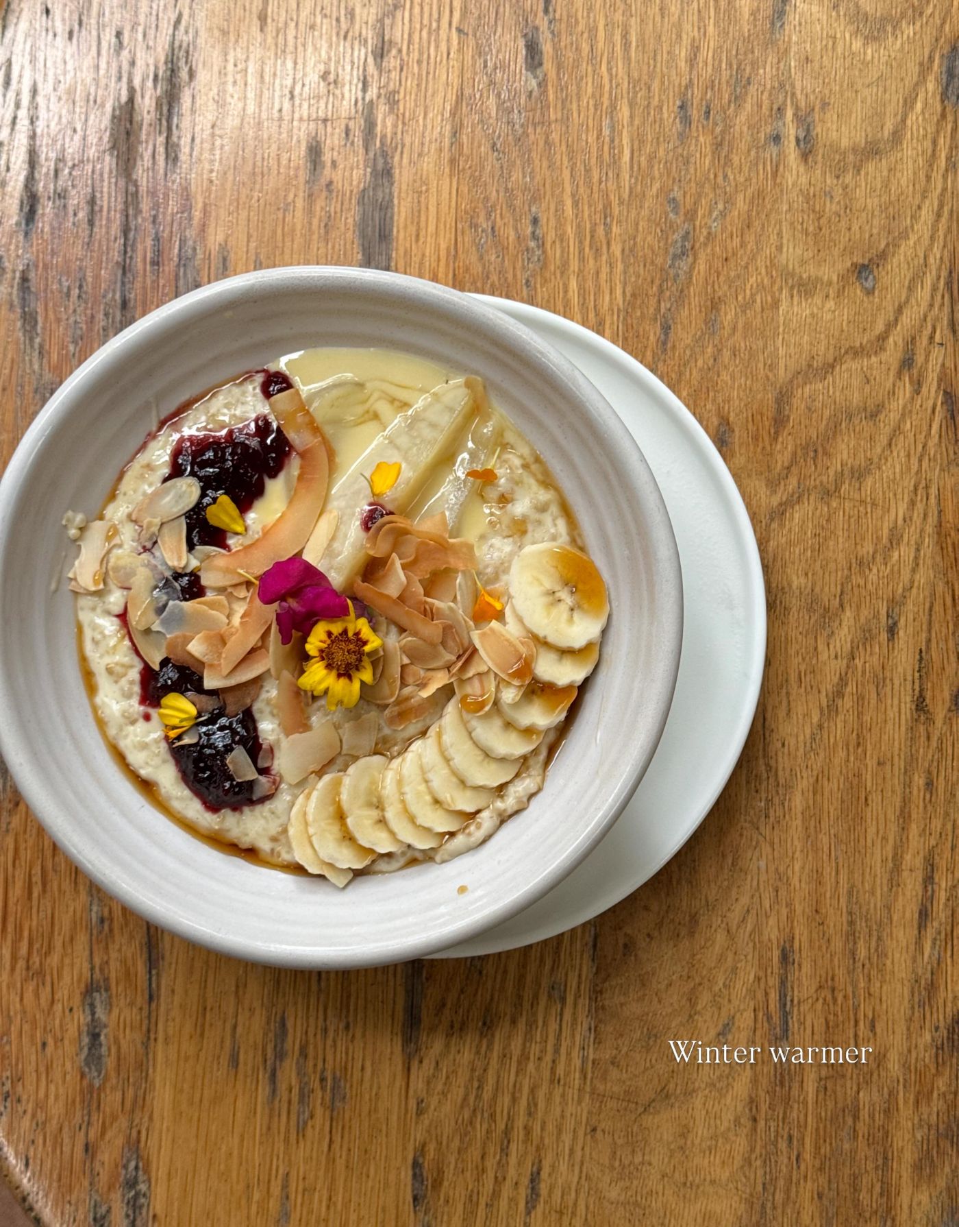 Winter warmer porridge with banana and berries